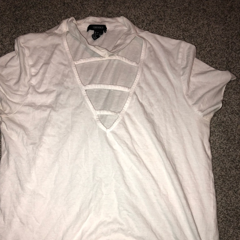 FOREVER 21 CUT OUR VNECK SIZE-M